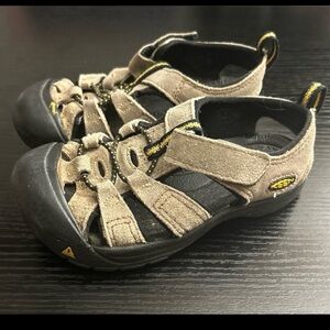 Keens toddler boys size 8